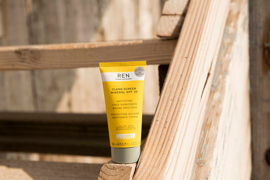 Clean Screen Mineral SPF30 ci protegge dai raggi solari