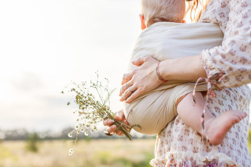 babywearing mamma e bimbo