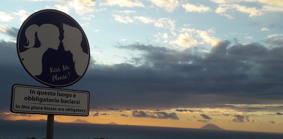 Obbligo di baciarsi